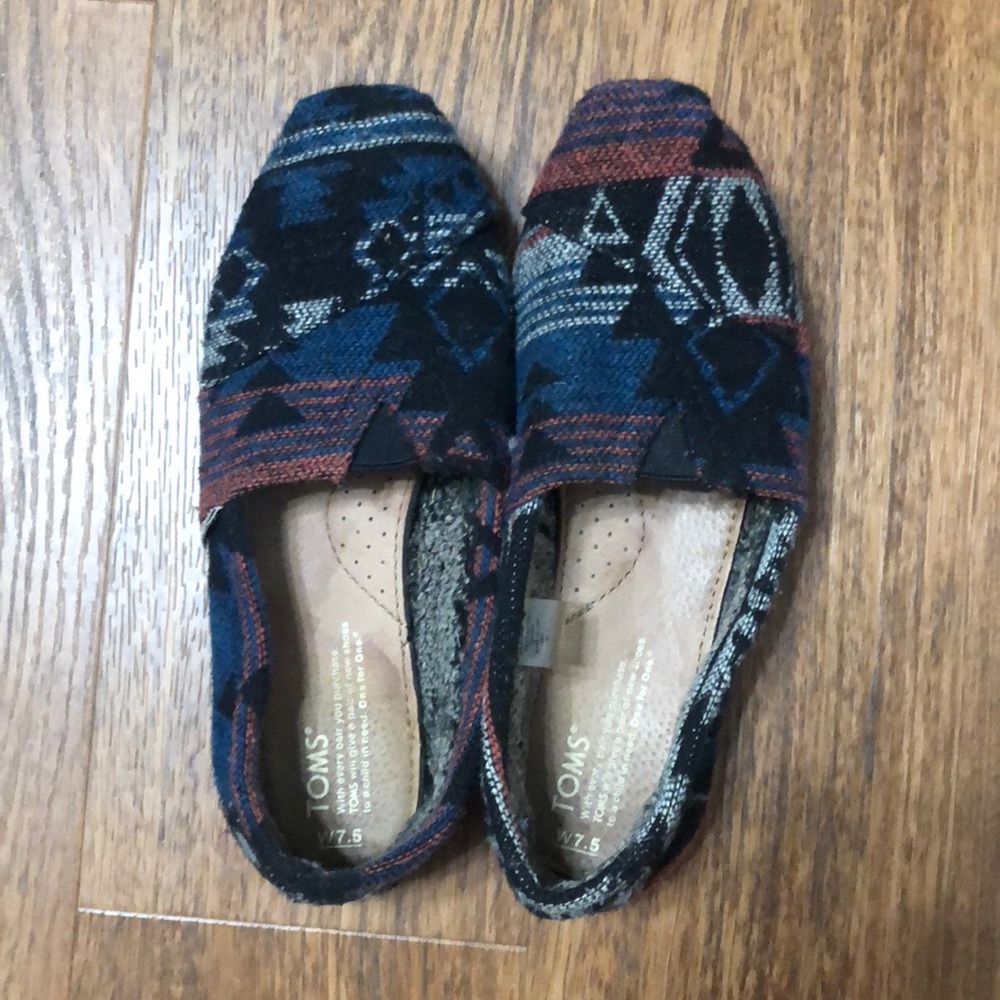 Toms size 7.5, Fun pattern